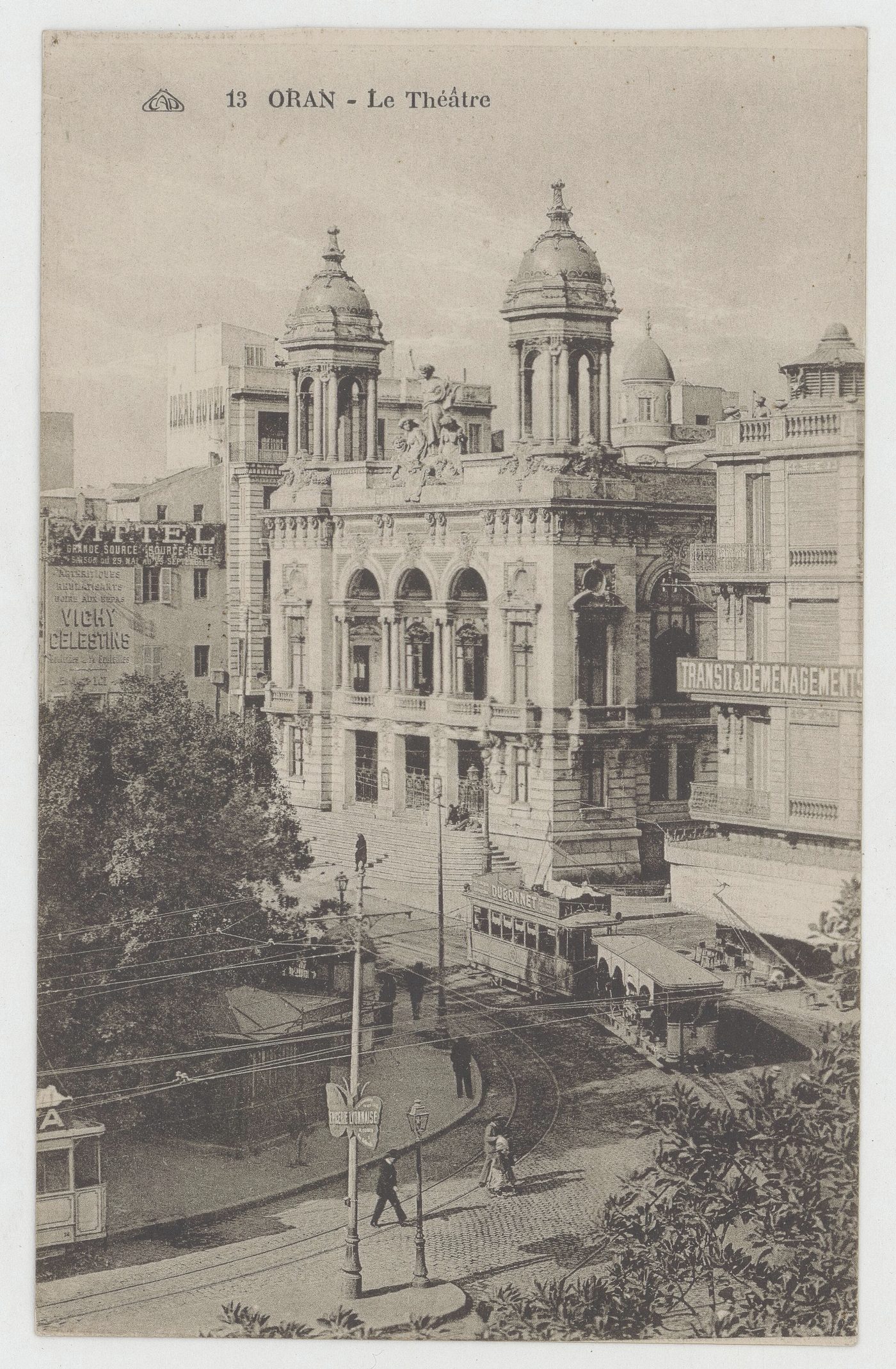 Le théâtre — Le théâtre régional, inauguré en 1908, sur la place du 1er Novembre.